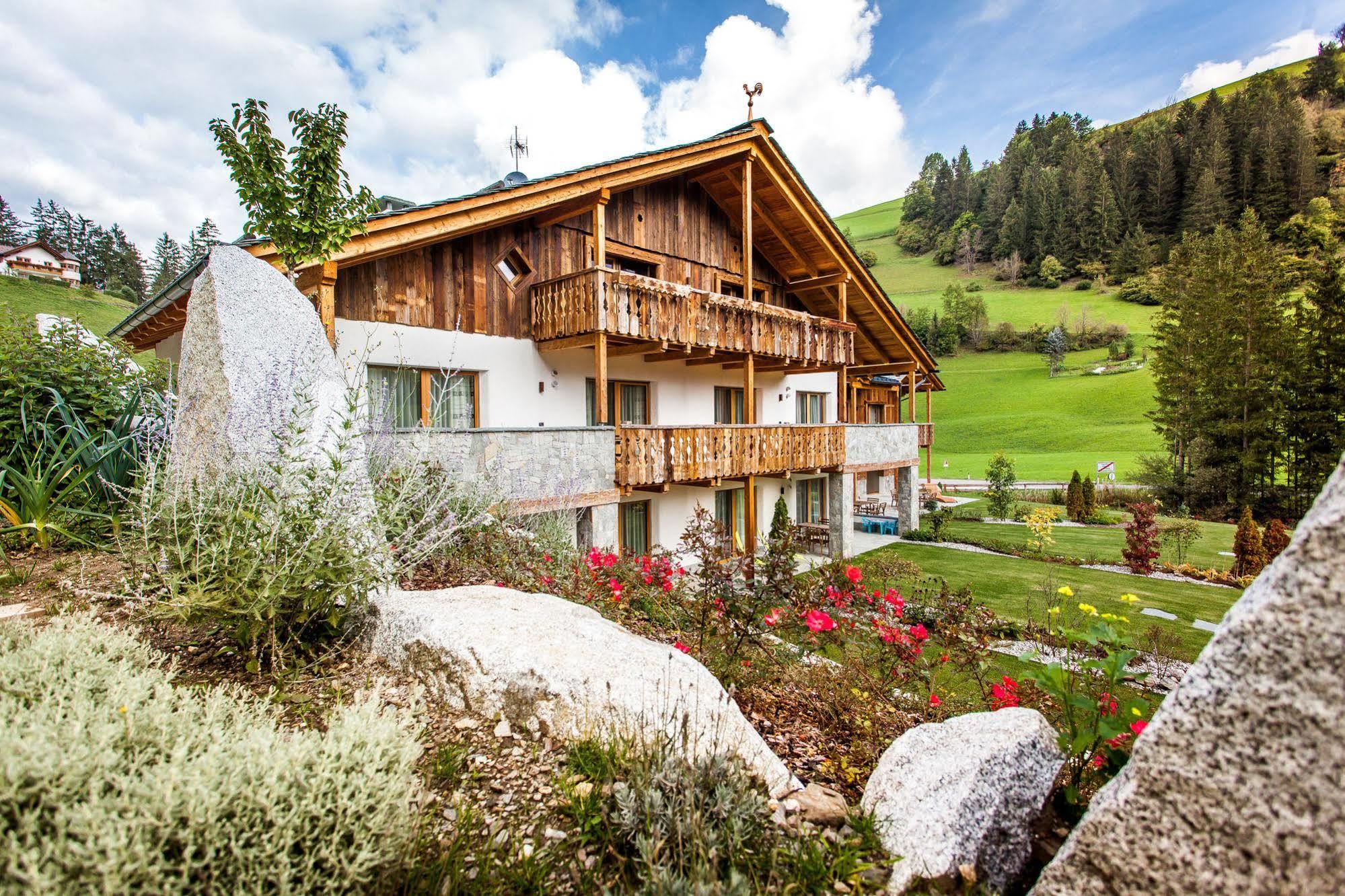 Alpine Mountain Chalet San Vigilio Di Marebbe Luaran gambar